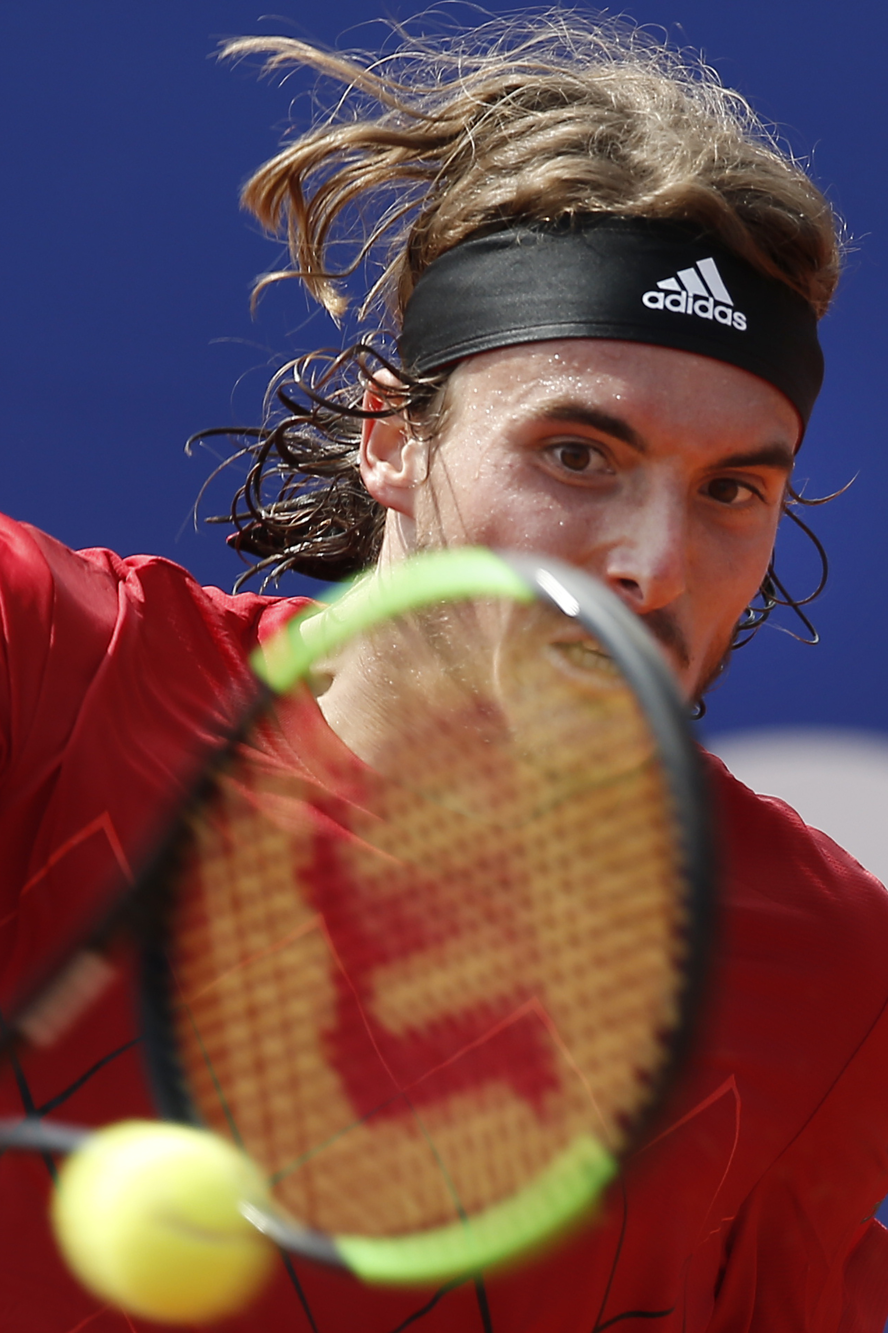 法国网球队爆冷西班牙网球队，西西帕斯完成帽子戏法的简单介绍