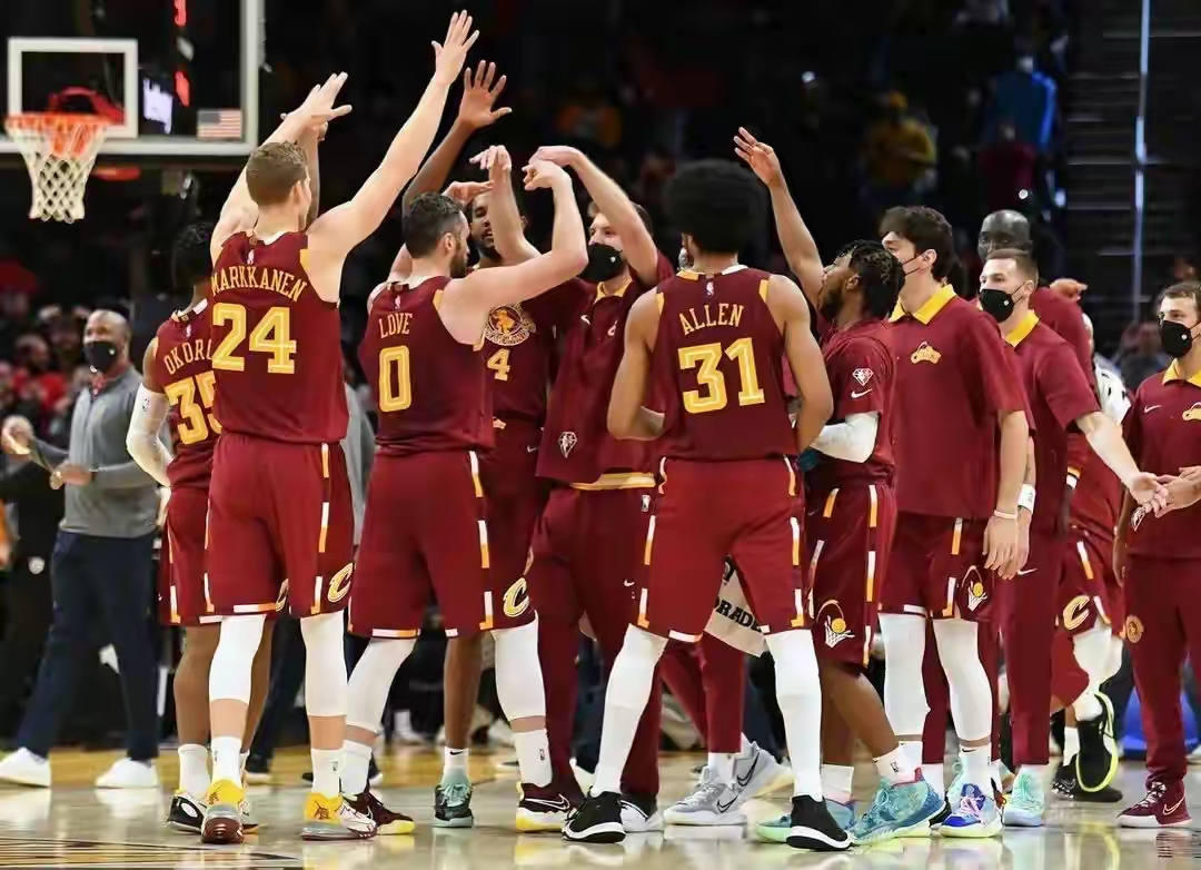 辽宁队碾压骑士，利拉德扛起全队