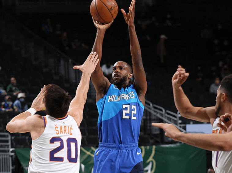 天津队力克雄鹿,布克惊艳四座的简单介绍 天津队力克雄鹿,布克惊艳四座的简单介绍