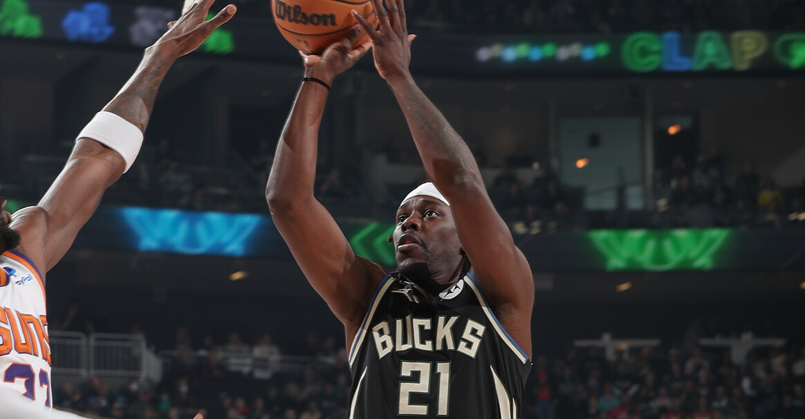 天津队力克雄鹿,布克惊艳四座的简单介绍 天津队力克雄鹿,布克惊艳四座的简单介绍