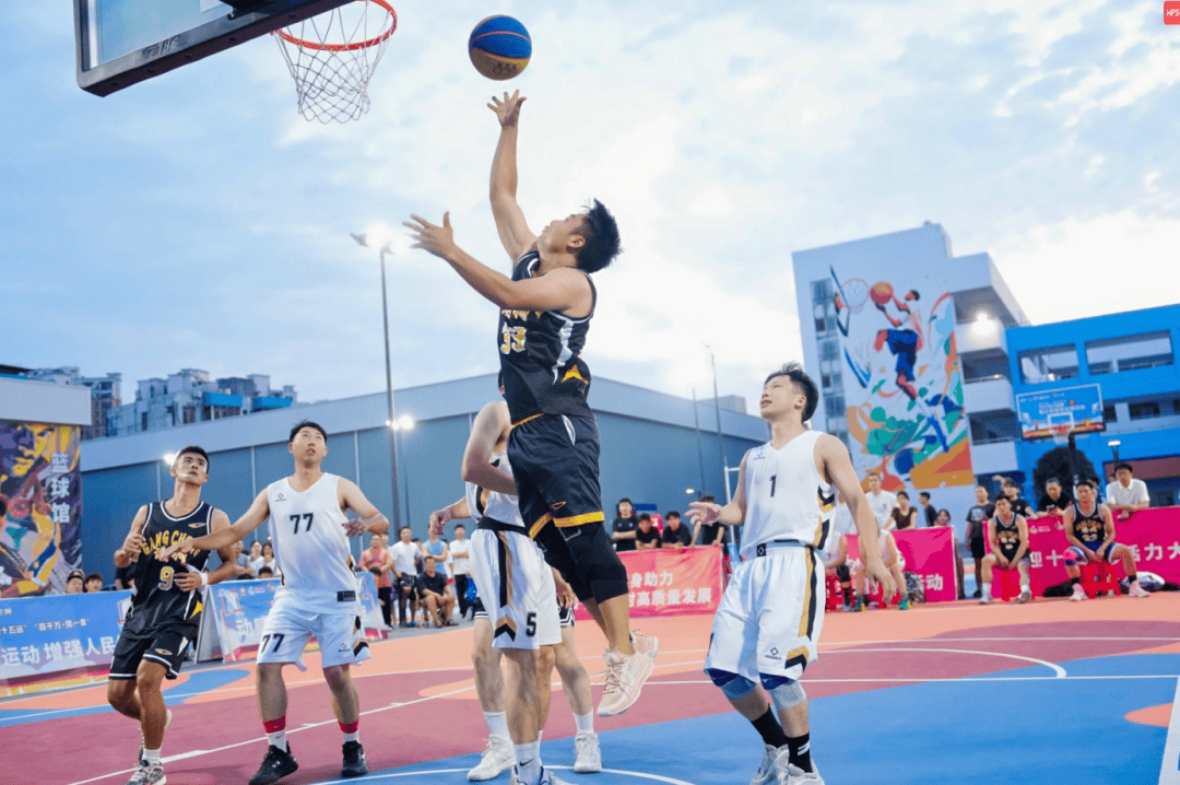 篮球比赛中出现了一场胜负难分的对决