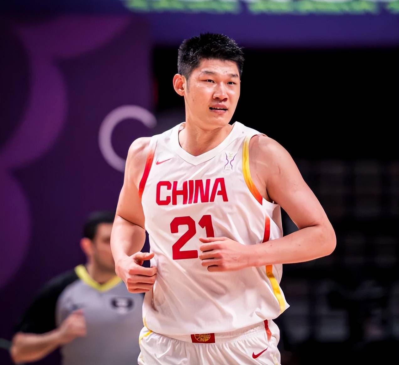 顶尖国内篮球赛事展现强队实力，引发球迷狂热的简单介绍