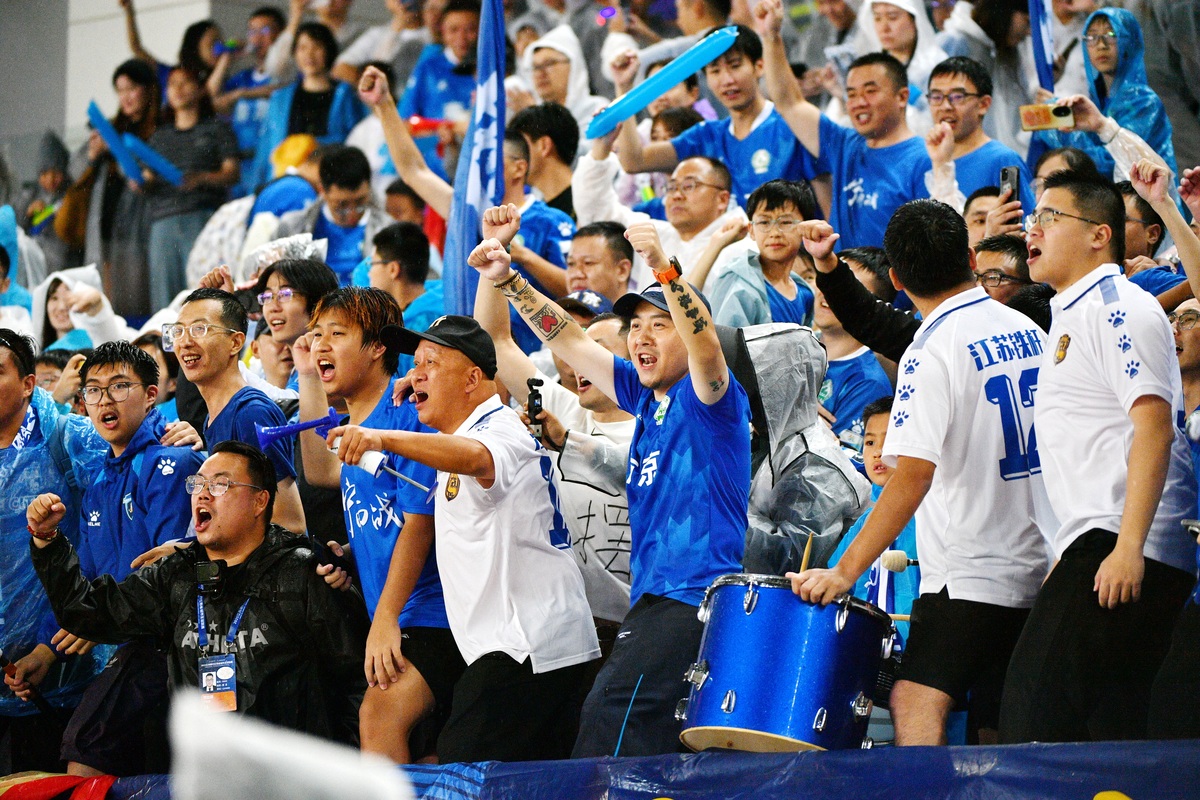 江苏苏宁零封对手，球员欢呼雀跃的简单介绍