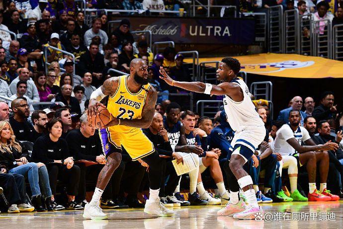 关于关键时刻!球员聚精会神准确投篮,扳平比分的信息 关于关键时刻!球员聚精会神准确投篮,扳平比分的信息