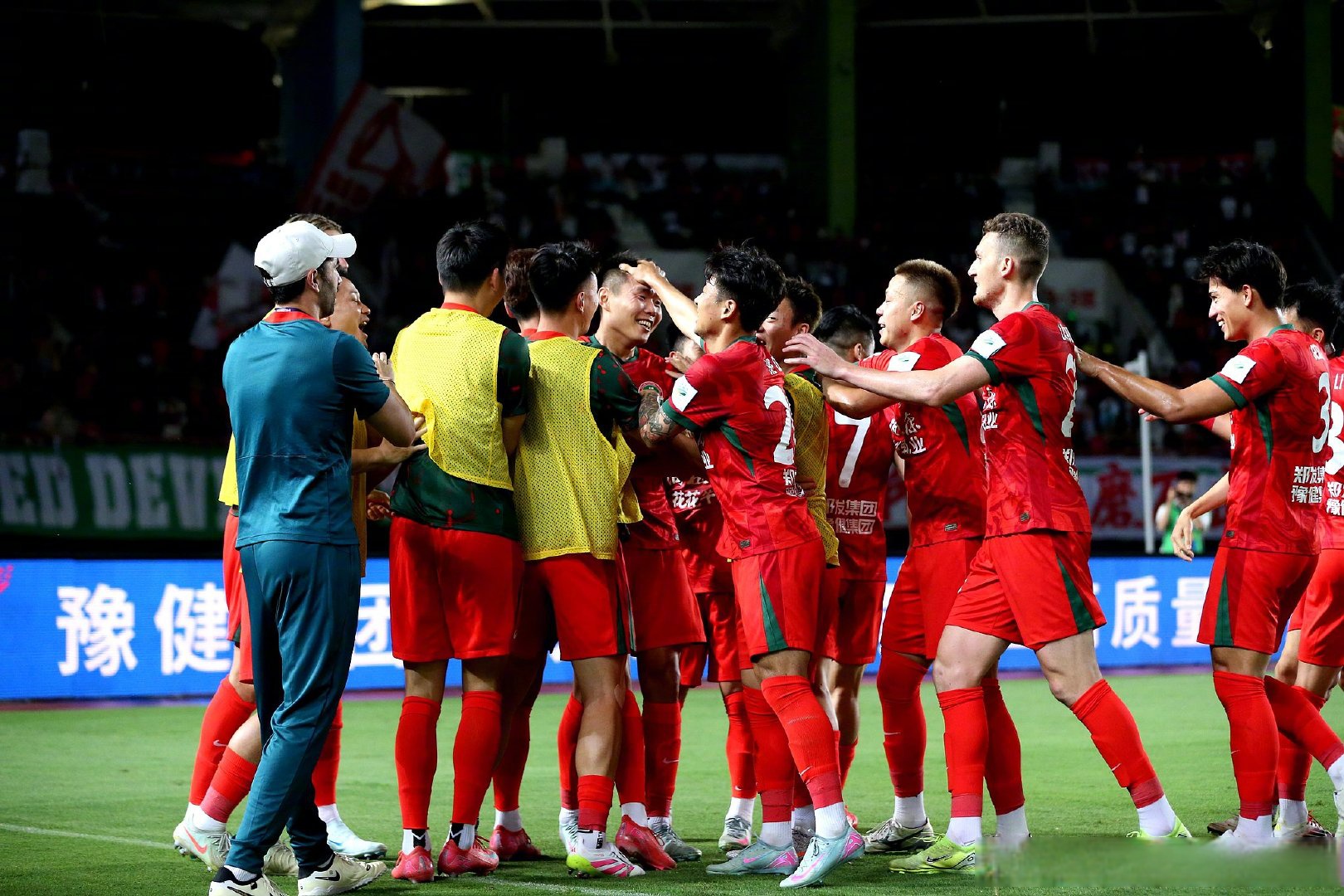 关于强队对决,激烈角逐让球迷热血沸腾的信息 关于强队对决,激烈角逐让球迷热血沸腾的信息