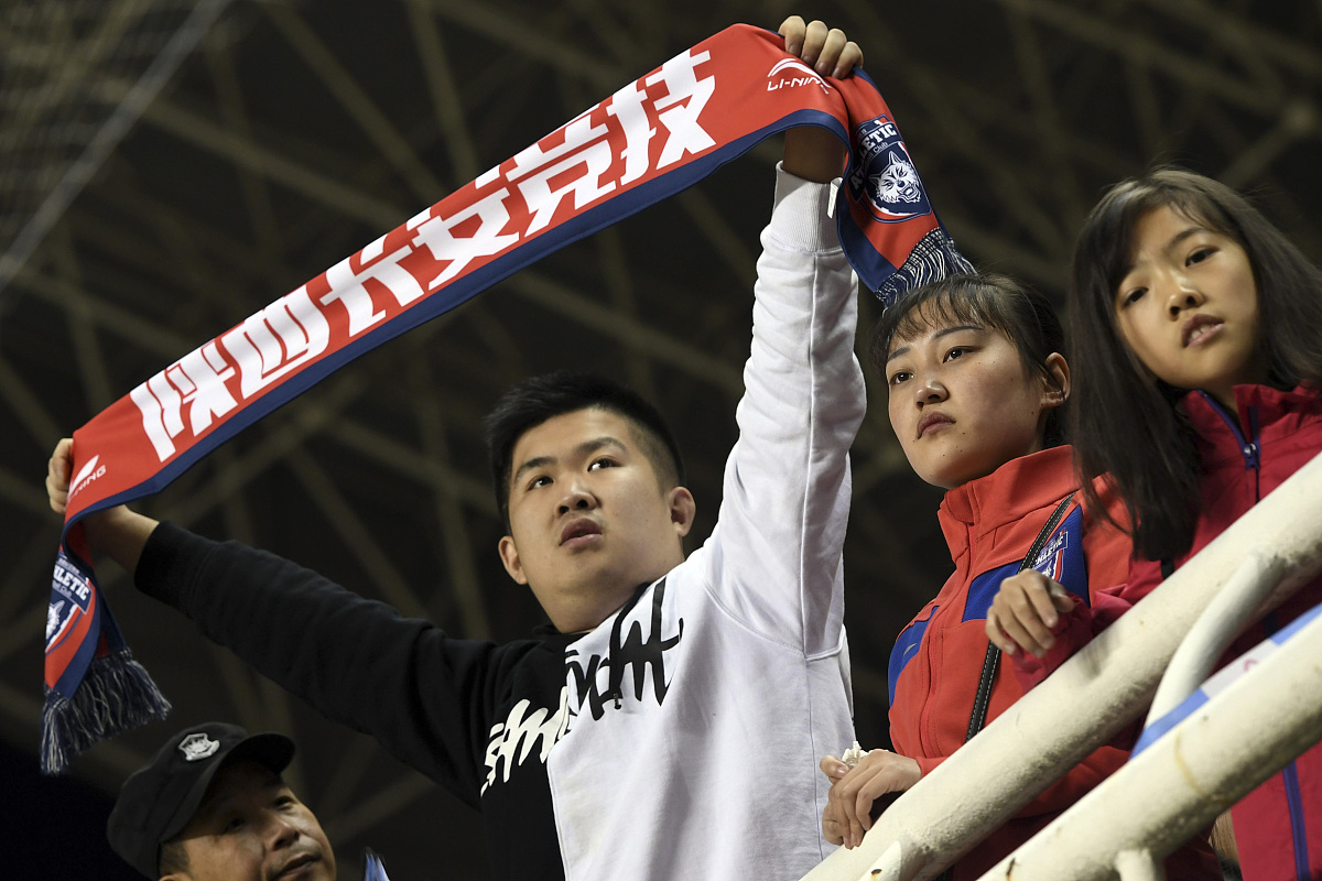 球员们为了胜利付出了巨大的努力和汗水 球员们为了胜利付出了巨大的努力和汗水