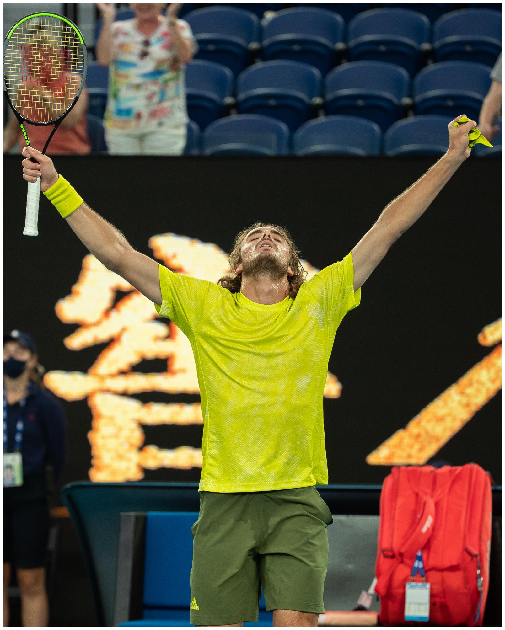 关于美国网球队鏖战意大利网球队，西西帕斯打破历史纪录的信息