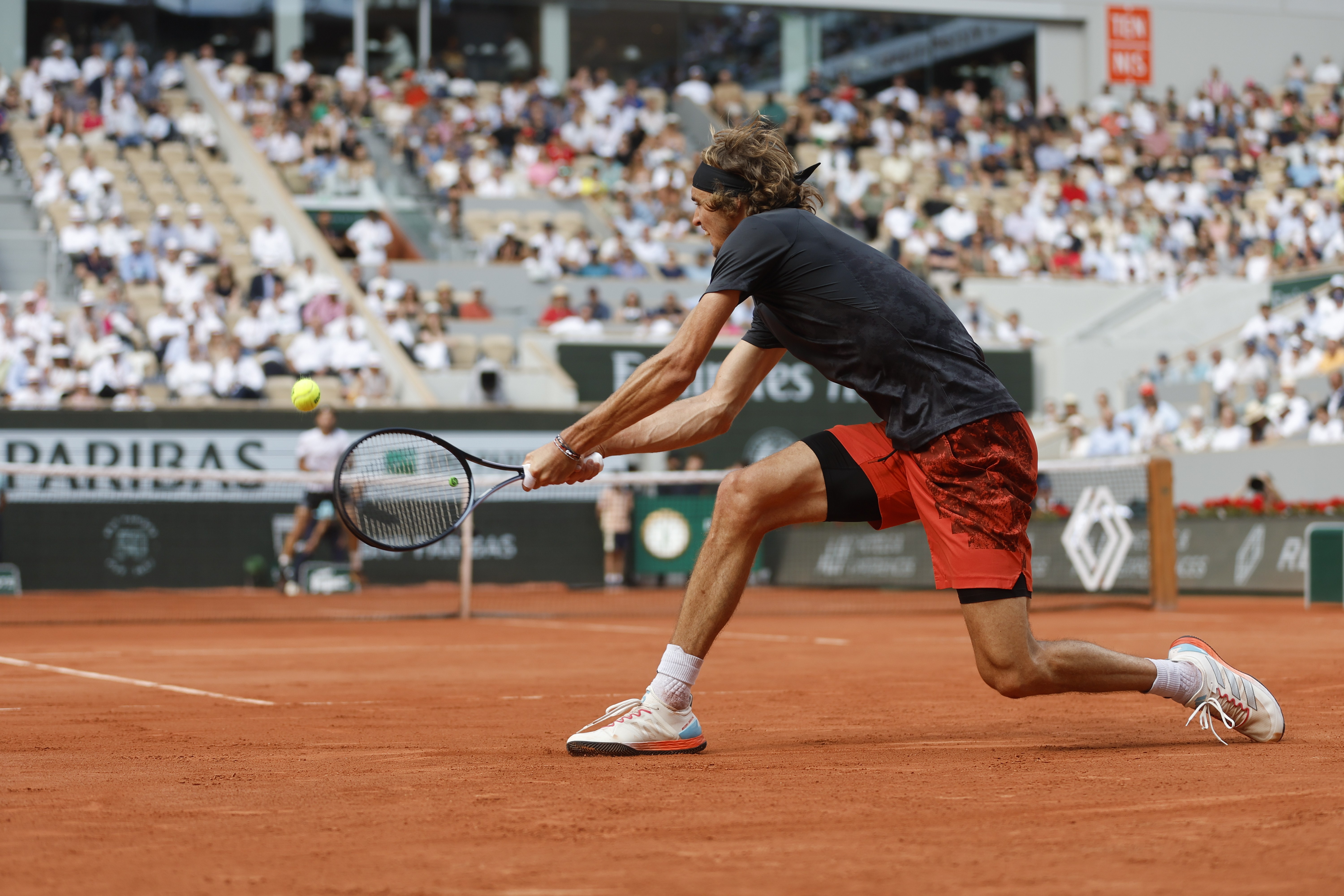 包含法国网球队血洗德国网球队，兹维列夫制霸全场的词条