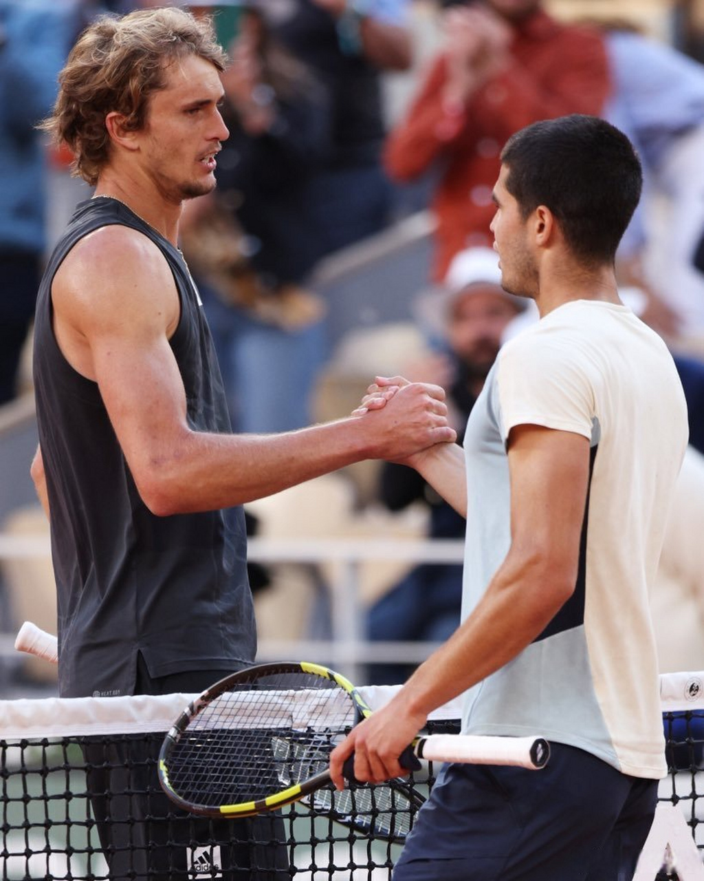 包含法国网球队血洗德国网球队，兹维列夫制霸全场的词条